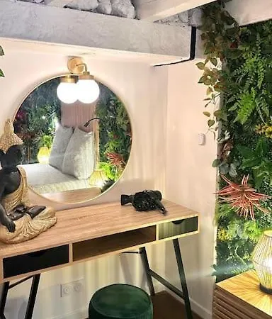 Jungle Avec Jaccuzi Au Coeur De