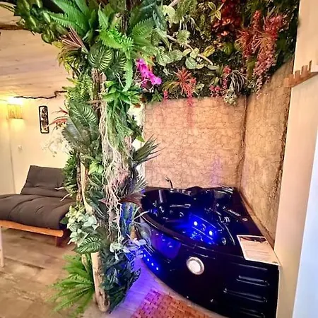 Jungle Avec Jaccuzi Au Coeur De نيس