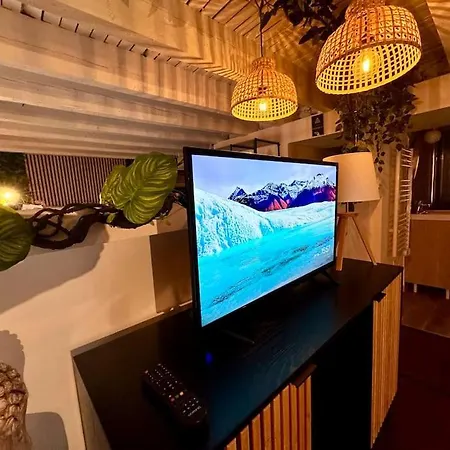 Jungle Avec Jaccuzi Au Coeur De شقة