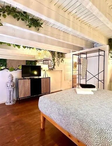 Jungle Avec Jaccuzi Au Coeur De