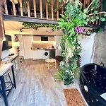 Jungle Avec Jaccuzi Au Coeur De Appartamento