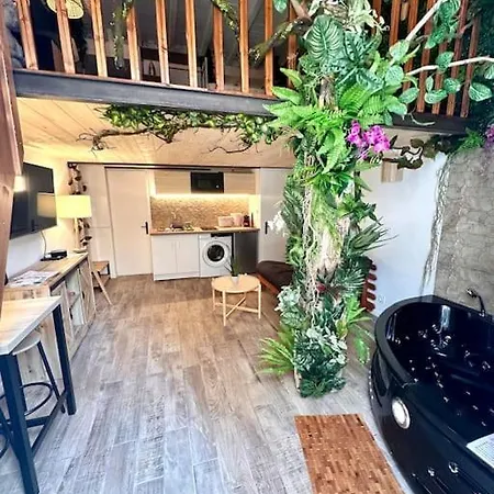 Jungle Avec Jaccuzi Au Coeur De Διαμέρισμα