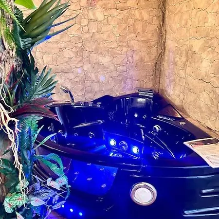 Jungle Avec Jaccuzi Au Coeur De Διαμέρισμα