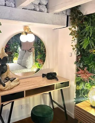 Jungle Avec Jaccuzi Au Coeur De